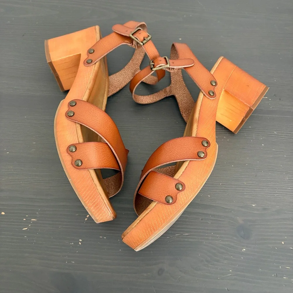 MIA Sandals Jullia Size 10 Cognac Brown Clog Style Studded Platform Block Heel